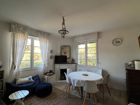 Dining - Vinsous 6 – Charming House in Saint-Trojan-les-Bains, Close to the Beach with Garden and Barbecue (Saint-Trojan-les-Bains)