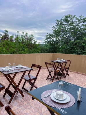 Esmorzar diari d'estil bufet gratuït 