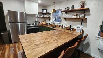 雪櫃、微波爐、焗爐、爐具