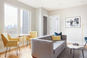 Apartamento, 1 quarto | Área de estar | TV de tela plana 50 polegadas com canais digitais, serviços de streaming