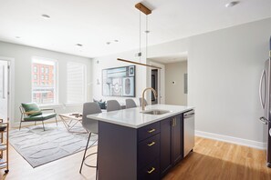 Apartment, 2 Bedrooms, 2 Bathrooms | Private kitchen