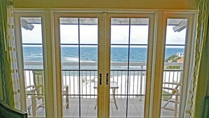 A room with a view of the ocean through large glass doors. -  
Perfect 3 bedroom family villa ,beach front view 2 minutes walk to the beach (Upper Prince's Quarter)