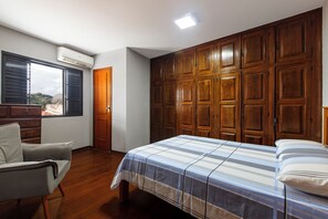 3 bedrooms, WiFi, bed sheets