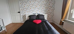 2 soverom, strykejern/-brett, wi-fi og sengetøy