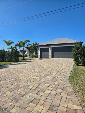 Exterior - Villa Tranquility (Cape Coral)