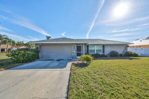 Exterior - Peaceful Cozy Family Paradise w/Private Heated Saltwater Pool 5m from Anna Maria (Bradenton)