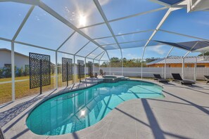 Outdoor pool, a heated pool - Peaceful Cozy Family Paradise w/Private Heated Saltwater Pool 5m from Anna Maria (Bradenton)