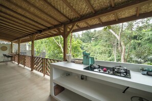 Luxury Villa, Balcony, River View | Private kitchen - Villa Celagi (Ubud)