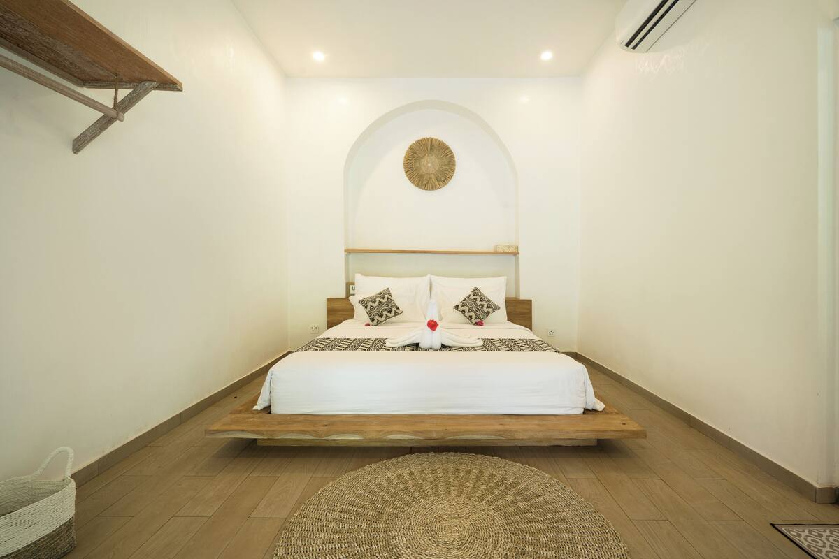 2 bedrooms, desk, laptop workspace, free WiFi