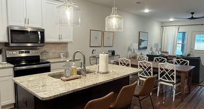Longleaf Villa 2-bedroom townhome- 2 Miles to campus