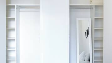 1 bedroom, in-room safe, iron/ironing board, free WiFi