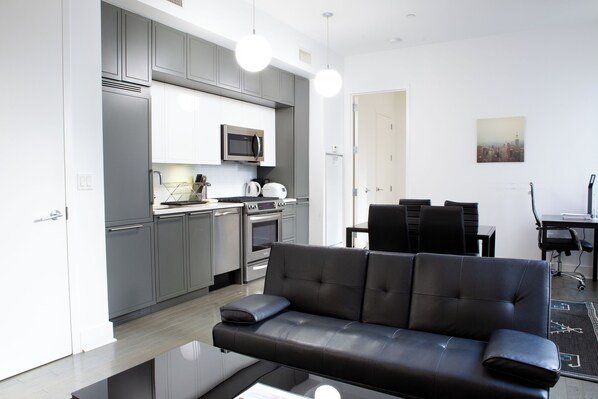 Living area - Chic 1-bedroom condo with WiFi, AC in vibrant New York (New York)