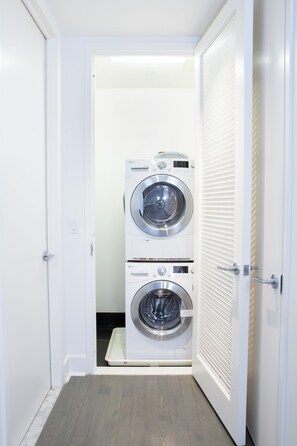 Interior - Chic 1-bedroom condo with WiFi, AC in vibrant New York (New York)