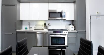 Chic 1-bedroom condo with WiFi, AC in vibrant New York