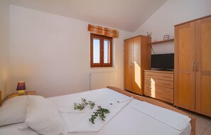 2 bedrooms, free WiFi, bed sheets