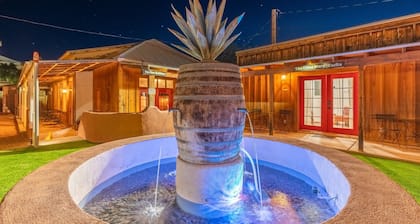 China Mary Inn: China Mary Casita Fountain Courtyard w/games, BBQ & Live Music!