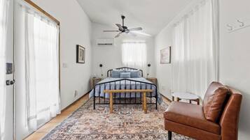 1 bedroom, iron/ironing board, WiFi (free), bed sheets