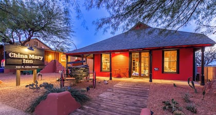 China Mary Inn: China Mary Casita Fountain Courtyard w/games, BBQ & Live Music!