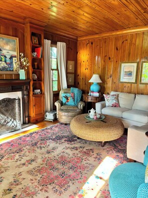 Living area - Welcome to Summerville Cottage in Augusta Georgia
Ready to rent for Masters week (Augusta)