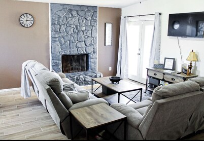 Charming 2-bedroom condo in pleasant Norman with WiFi, AC