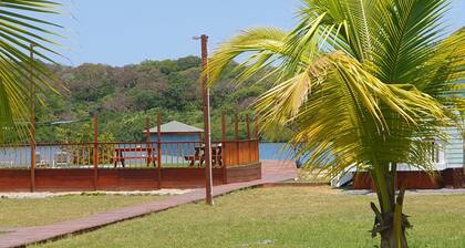 Charming 1-bedroom apartment with Starlink WiFi, AC, in lovely Calabash Bight