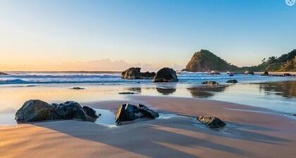 Salt & Sand
1-bedroom self-contained property only 300m from Beaches