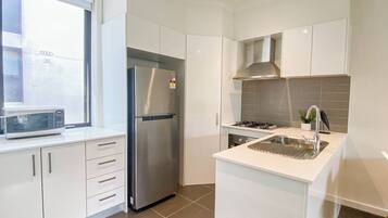 Fridge, microwave, oven, stovetop