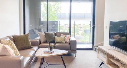 3 Bedroom Modern Living in the Centre of Clayton!