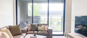 3 Bedroom Modern Living in the Centre of Clayton!