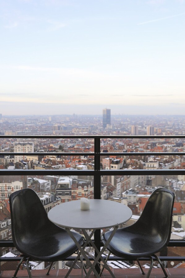 Outdoor dining - High-rise apartment in Forest - 15th floor (Bruxelles)