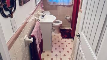 Bruser, hårtørrer, håndklæder, Sæbe