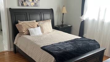 3 bedrooms, desk, iron/ironing board, WiFi