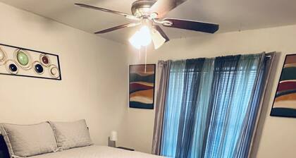 Charming 3-bedroom house in beautiful Jacksonville With WiFI & workspace.