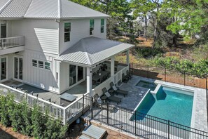 Exterior - Surfside Private Heated Pool, New 6-Seater Golf Cart & 6 Bikes Newly Built Luxury! (Santa Rosa Beach)