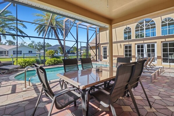Outdoor dining