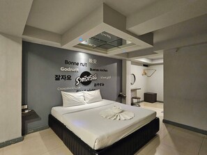 Superior Room - Hollywood Dannok Hotel (Sadao)
