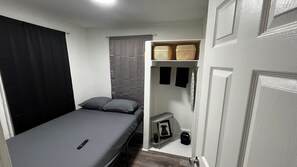 2 dormitorios, tabla de planchar con plancha, wifi y ropa de cama