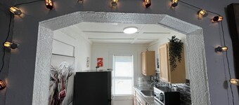 Cozy 2-bedroom apartment, Downtown Orlando with WiFi, AC and King size Bed