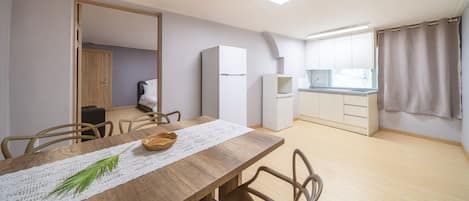 Basic Room, 1 Bedroom (berry) | 1 bedroom, free WiFi