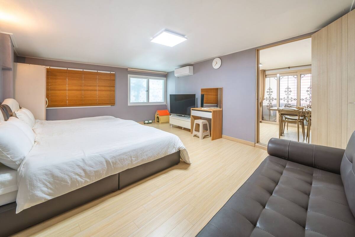 Basic Room, 1 Bedroom (berry)