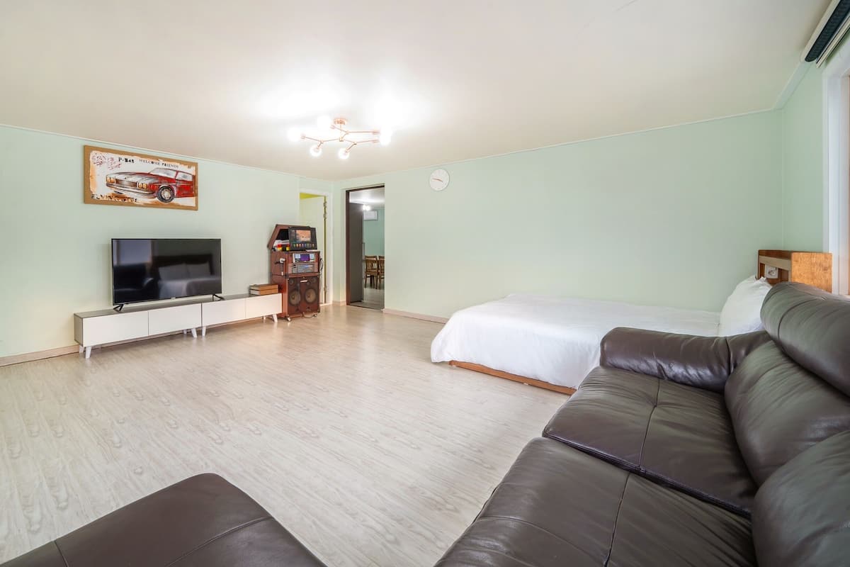 Phòng cơ bản, 2 phòng ngủ (Cottage No.1) | 1 phòng ngủ, truy cập Internet không dây miễn phí 