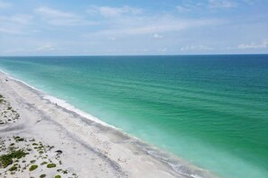 Sun-loungers, beach towels - Beautiful 4-bedroom beach home with dock on private island. (Placida)