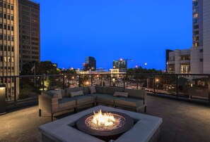 Terrace/patio - Luxury cozy condo great views!!! Located in the heart of buckhead Atlanta.. (Atlanta)