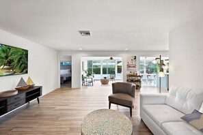 Smart-TV, videospill, fotballspill og printere