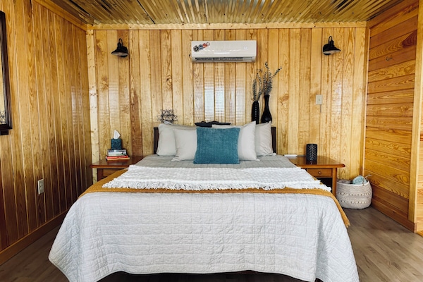 Luxurious queen bed