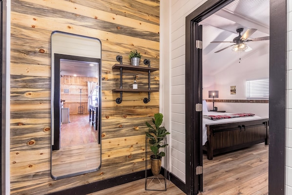 2 bedrooms, iron/ironing board, free WiFi, bed sheets - China Mary Inn: "China Mary's" House right on Historic Allen St in Tombstone (Tombstone)