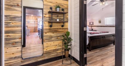 China Mary Inn: "China Mary's" House right on Historic Allen St in Tombstone