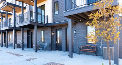 Charming townhome w/direct access to downtown GJ! NO EXTRA FEES!