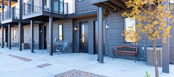 Charming townhome w/direct access to downtown GJ! NO EXTRA FEES!