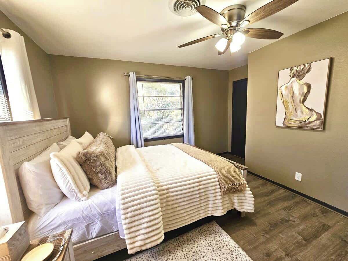 2 bedrooms, iron/ironing board, free WiFi, bed sheets